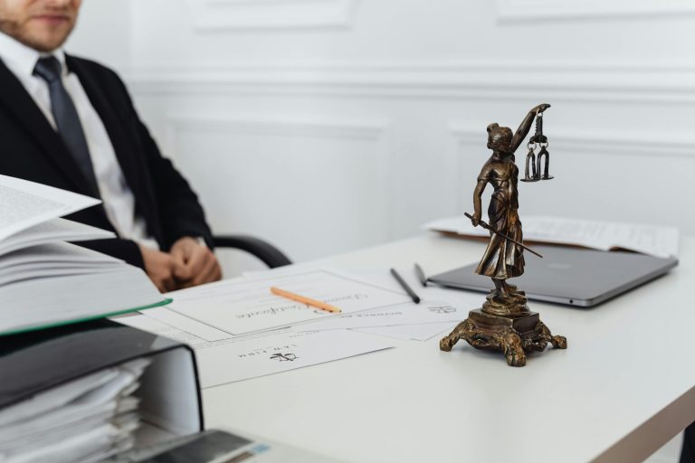 Image symbolisant la justice pour représenter l'assurance Protection Juridique